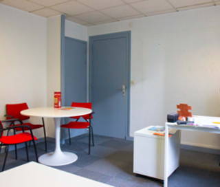 Bureau privé 19 m² 5 postes Coworking Rue Saint-Simon Lyon 69009 - photo 3